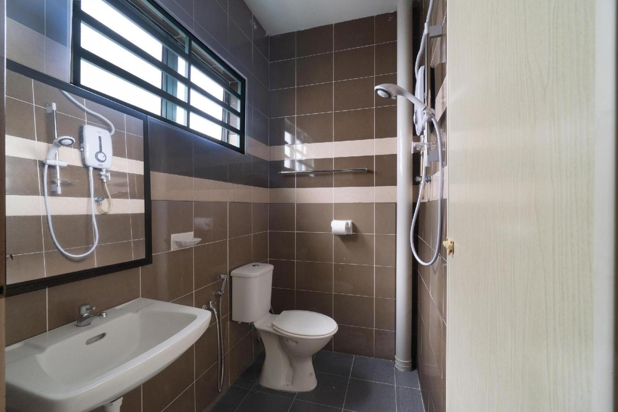 Oyo 91089 Motel Fasa 2B Seri Manjung Exterior foto