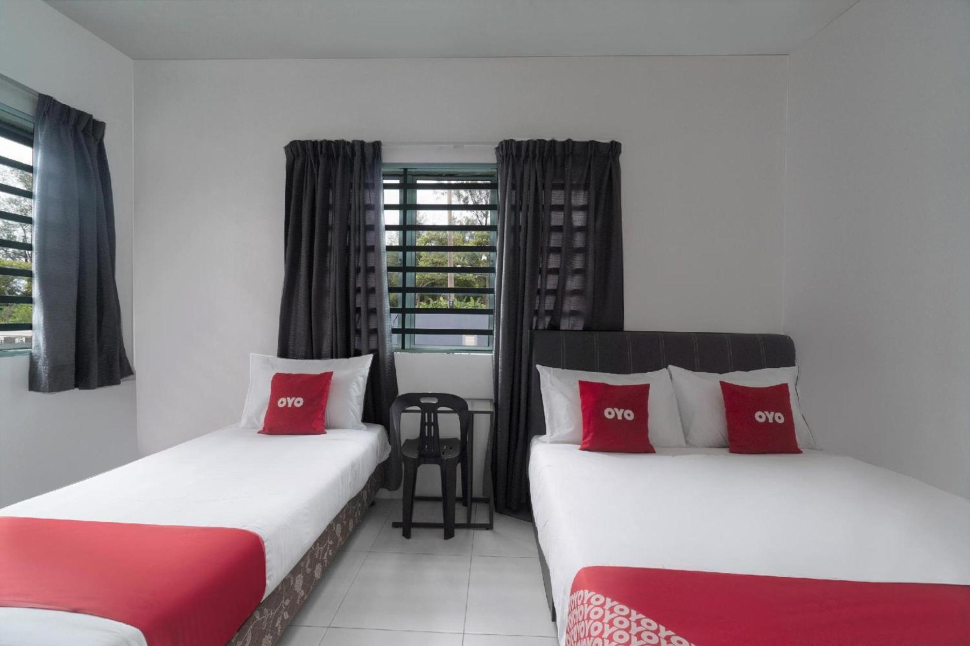 Oyo 91089 Motel Fasa 2B Seri Manjung Exterior foto