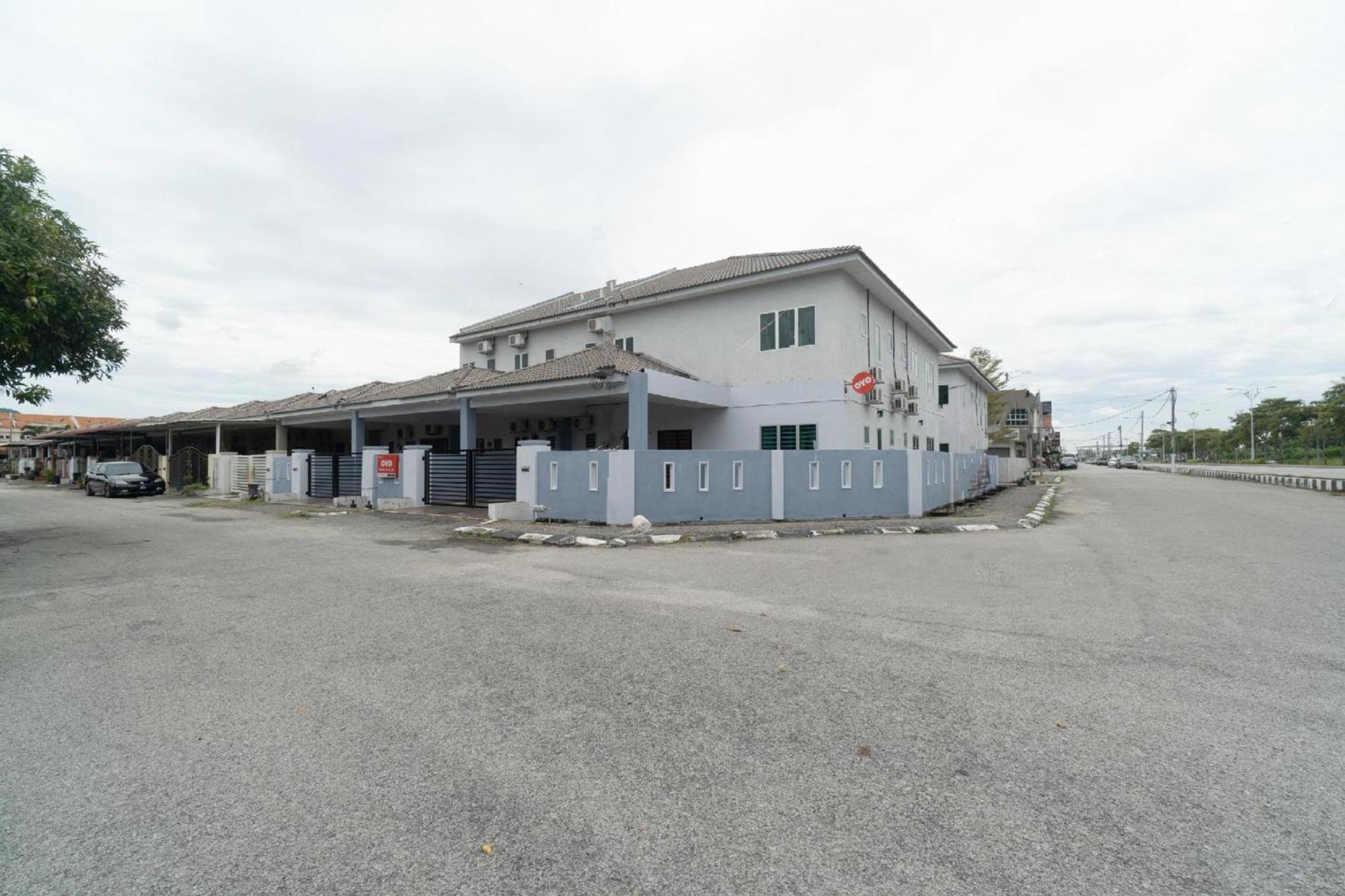 Oyo 91089 Motel Fasa 2B Seri Manjung Exterior foto